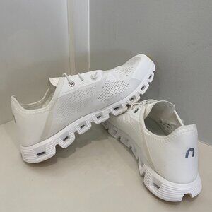 On Cloud 5 Coast Sneakers - Brand New Never Worn: Size 10.5